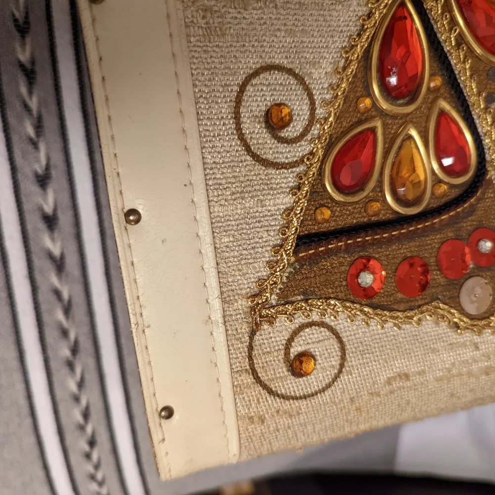 Vintage Butterfly Sequenced Jeweled Unique Purse With Wood Bottom - Picture 9 of 11